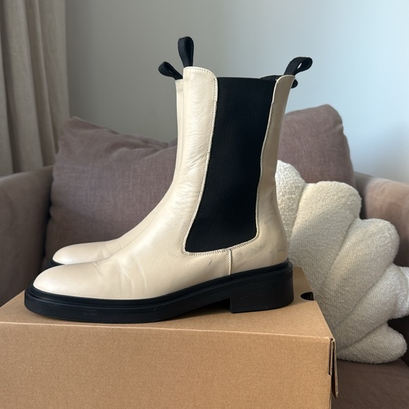Massimo Dutti Women’s Chelsea Boots Size EU 39 / US 8.5
Cream / Off-white - Picture 4 of 10